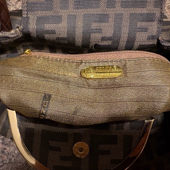 Authentic Fendi Brown and Gold Spy Shoulder Bag with no call outs. Barely used!! - Picture 3 of 4